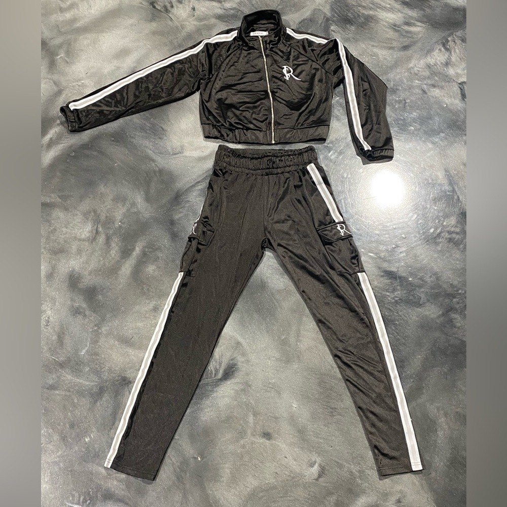 So Real Jogger Suit